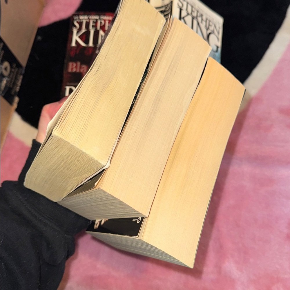 Stephen King Book Collection - Picture 4 of 6